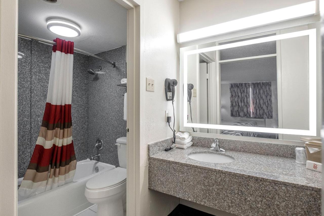 Red Roof Inn Мъри Екстериор снимка