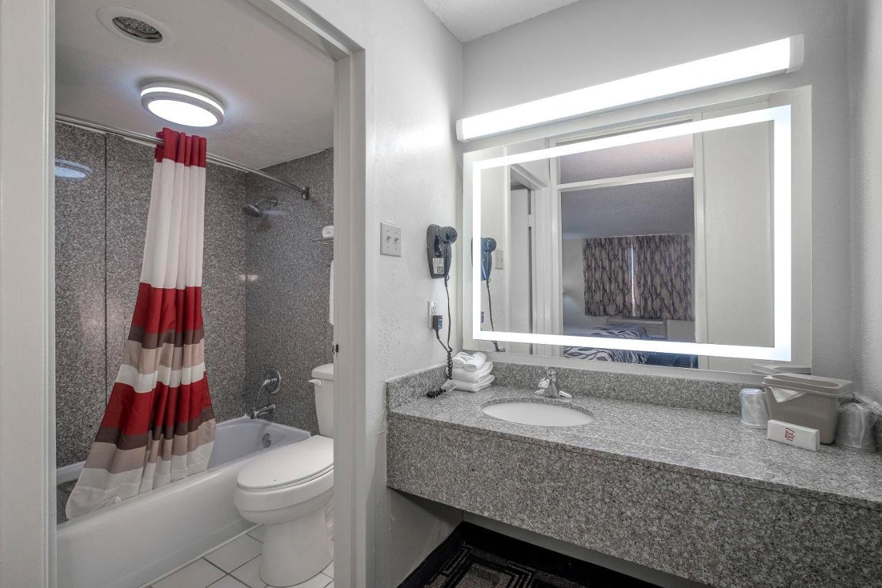 Red Roof Inn Мъри Екстериор снимка