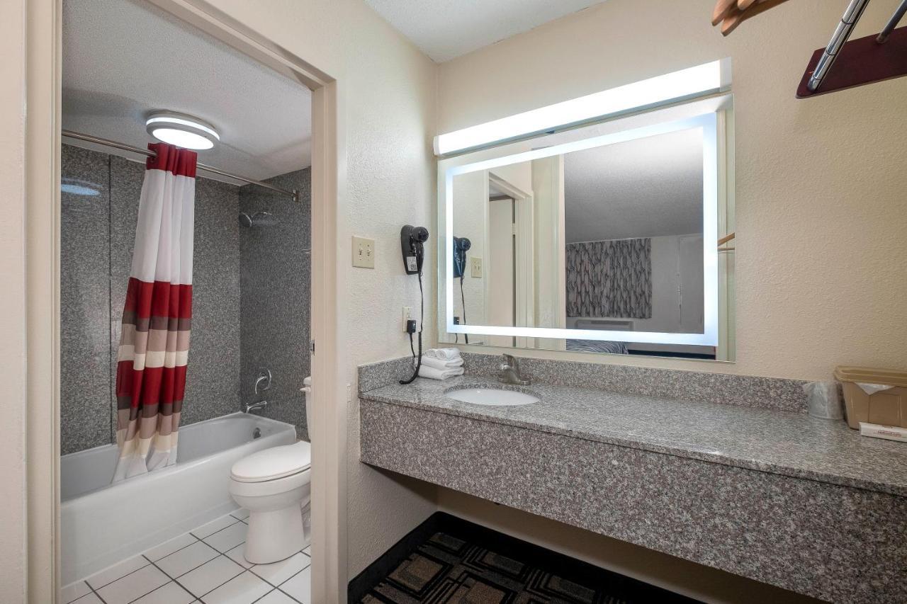 Red Roof Inn Мъри Екстериор снимка