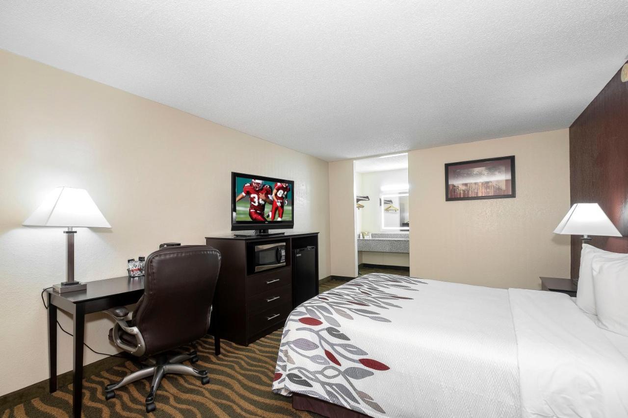 Red Roof Inn Мъри Екстериор снимка